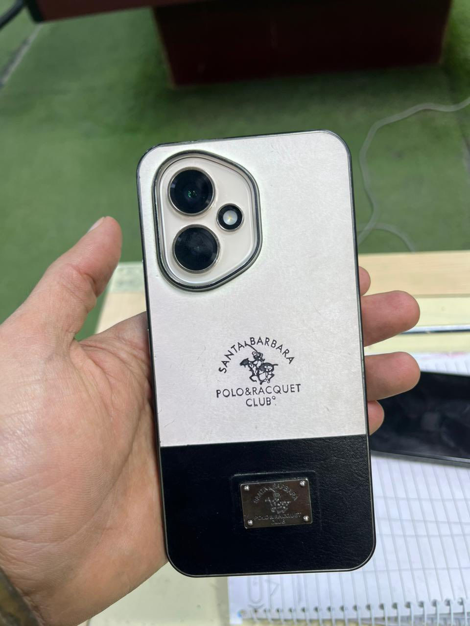 السلام عليكم من رخصت الادمن هونر 400 ذاكره 256 سعره ٣٨٥ وبي مجال ويرهم مراوس رقم تلفون ***********
