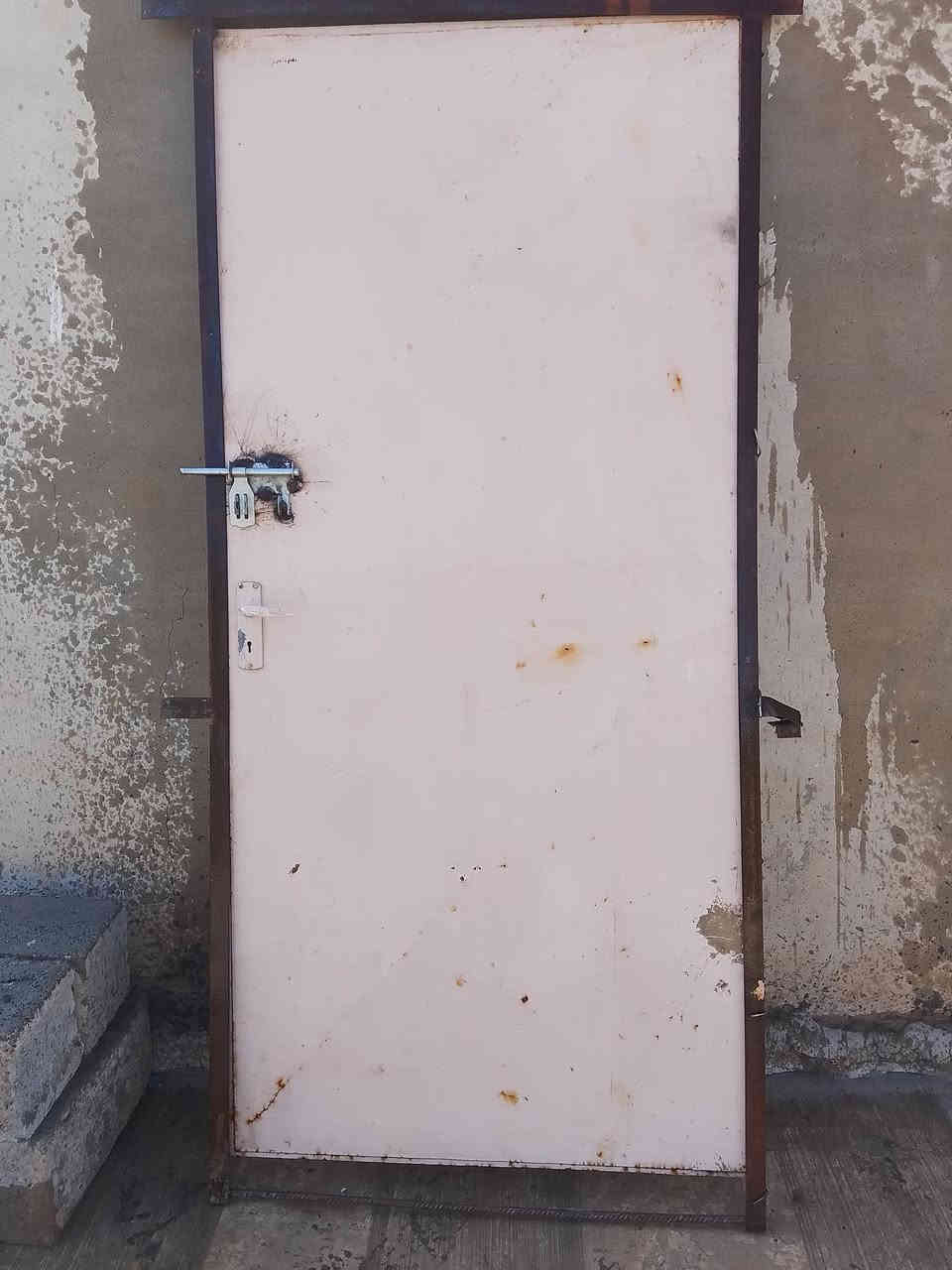 السلام عليكم 
باب سلايت السعر 70
باب حديد 40
مشبكات الواحد 45
مشبك صغير 20
للاتصال ***********
