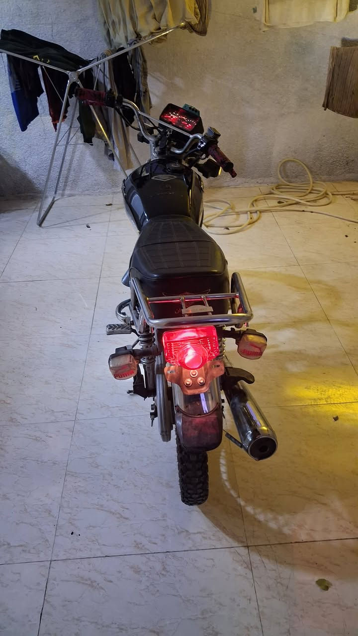 السلام عليكم دراجه ٥ كير مكينه 200 دراجه نامي برو  بدون اي نقص الدراجه كامله  مكينه كبس      الشري يجي يفحص ويدلل ***********
***********   الشري يتصل ويدلل و سعر جاد مناسب
