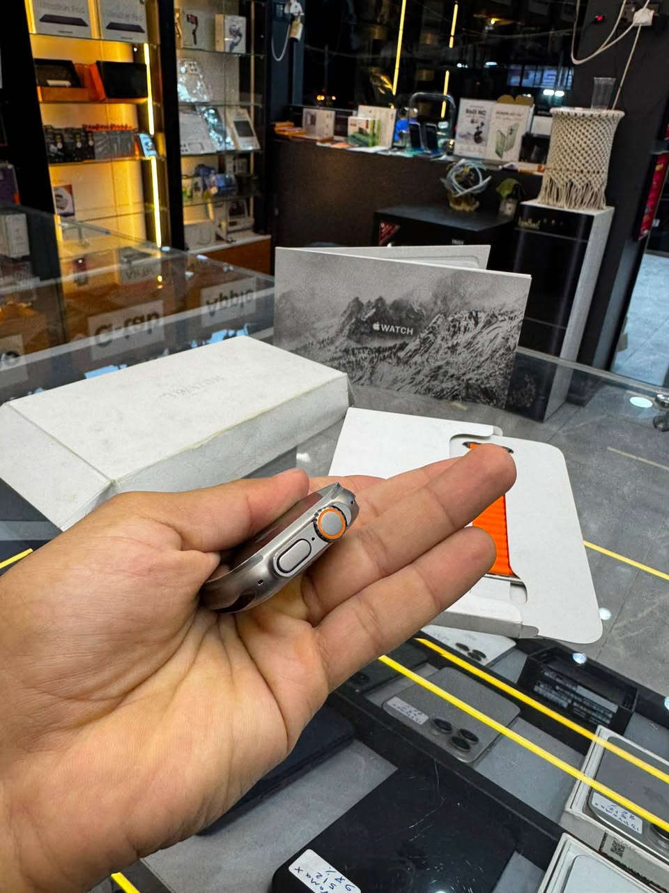ساعه أبل ⌚️ وكالة 
الباند البرتقالي القماش 🧡🧡
               اللترا   1️⃣ تيتانيوم طبيعي
حجم  4️⃣9️⃣  ⛩️
                     بطاريه 1️⃣0️⃣0️⃣🔋 بس يمي تلكه هيج بطاريه مضمومه الساعه ممستخدمه كم مره
نظافه  1️⃣0️⃣0️⃣💯💯 
السعر 450 الف غير قابل للتفاوض
مركز سيمو المايسترو دورة شارع الصحه
👉👉***********
اتصال 📞واتس اب /للحجز
ضيف  الصفحه👉👉 ليصلك كل جديد يخص منتجات ابل- بغداد, العراق
