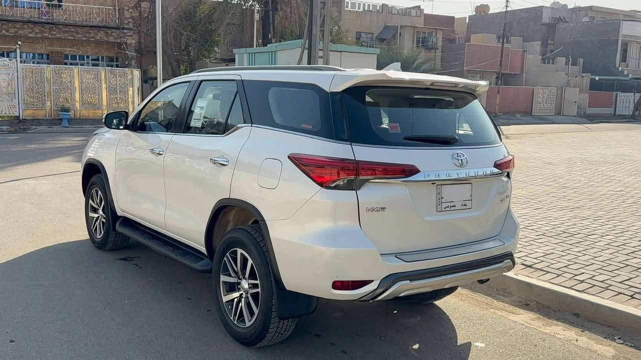 تويوتا فورجنر 2016 فول VXR 1/1

عداد المسافه (47000.km)

محركV6 4000.CC 

مواصفات VXR اعلى فئة بل فورجنر 

كشنات جلد +شاشات خلفيه بلادي مع السماعات 

صندوك خلفي كهرباء 

رقم بغداد 

بصمه دخول ذكي مع بصمة ابواب 

فورويل + قفل دفلوك 

شفتات كير بل ستيرن

ستيرن صاج حياكه 

مانع انزلاق 

تبريد 3 قطع نضام التبريد بيانو لمس امامي خلفي 

كروز مثبت سرعه 

حساسات اماميه خلفيه 

المصد الامامي نيكل كروم + جميع مساطر الابواب نيكل 

عداد ليزري الى الخ

السياره بحالة الوكاله     

مكاني بغداد

❗️بيع او مراوس حسب القناعه

للجاد بل شراء الاتصال على رقم الهاتف 

☎️***********
