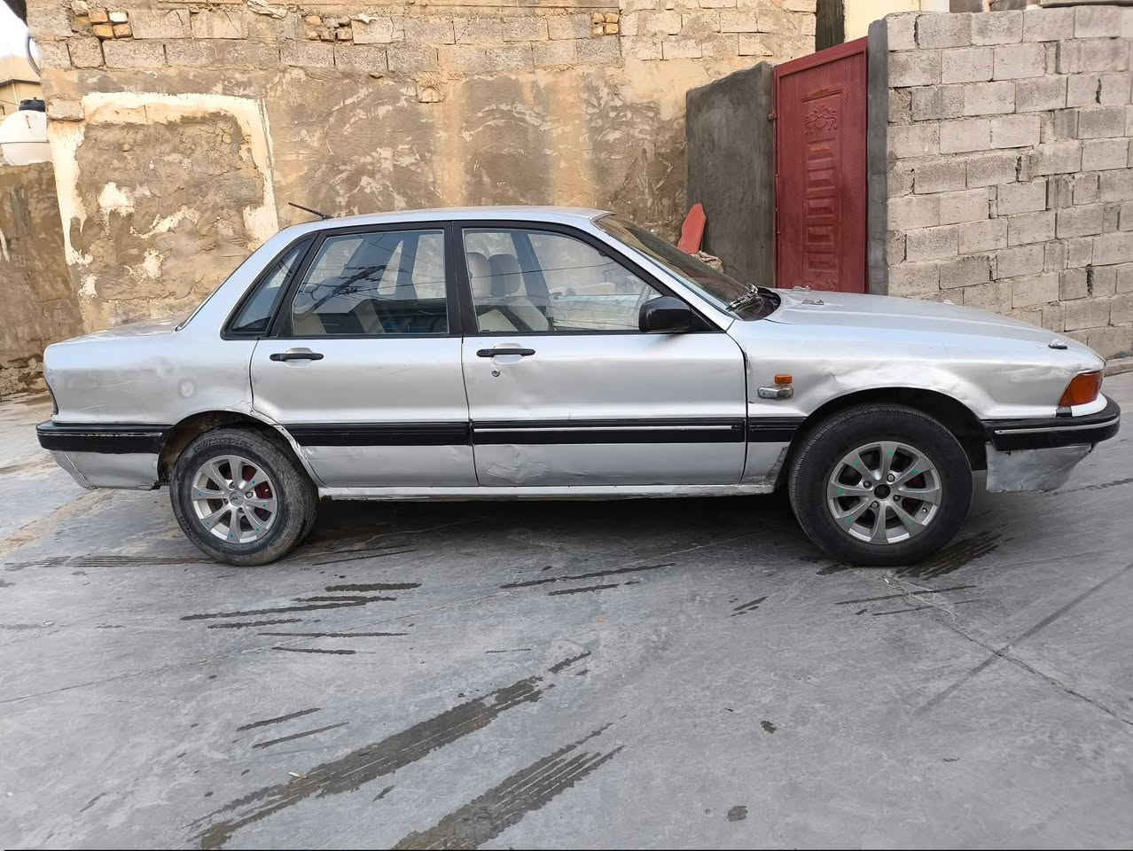 سلام وعليكم بسبب وعود الكاذبه اعيد النشر موديل 1994سنويه ل27شرط التحويل السعر 28وبيها مجال بسيط متوازي على بيعتها التفاصيل ***********
