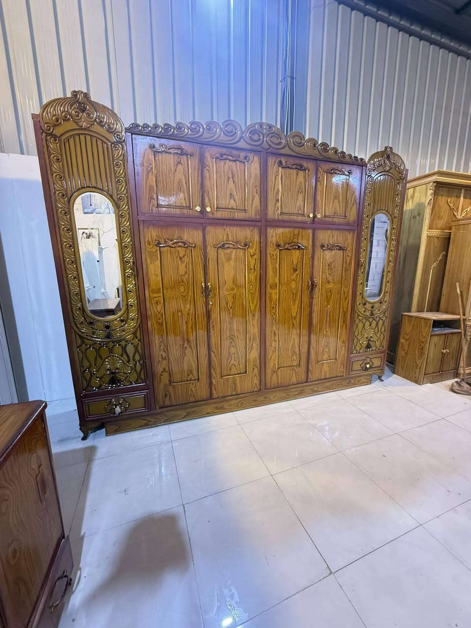 غرفه ام مسرح
غرفه شغل وصط 
غرفه نضافته ٩٥ 
سعر غرفه ٩٥٠ وبيها مجال 
شد ونقل مجاني بداخل بغداد 
حجز وتساب فقط  ***********
