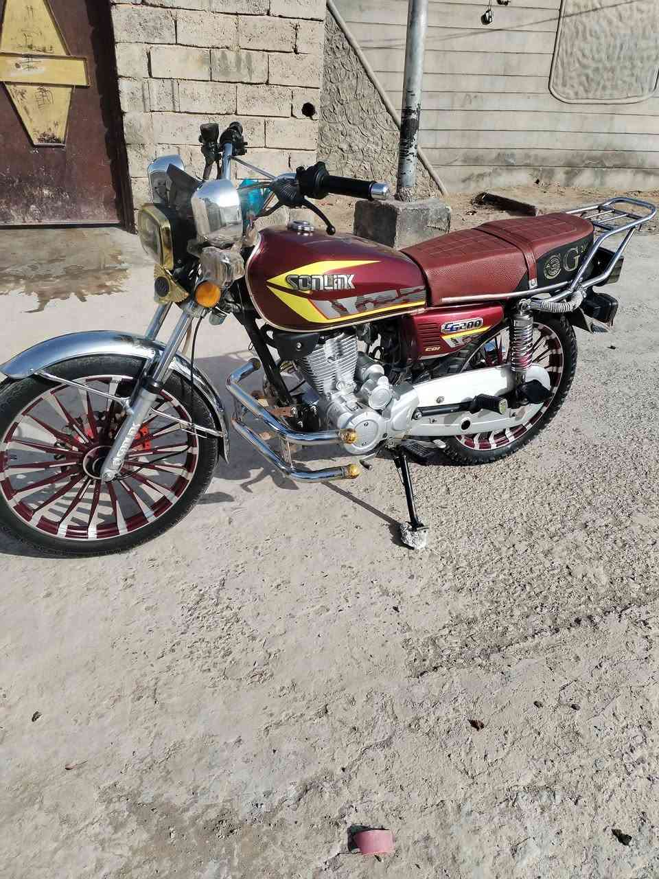 سيفان للبيع موديل ٢٤ كله شغال مابي شي سعر ٧٠٠ وبي مجال مكاني شهربان ***********
