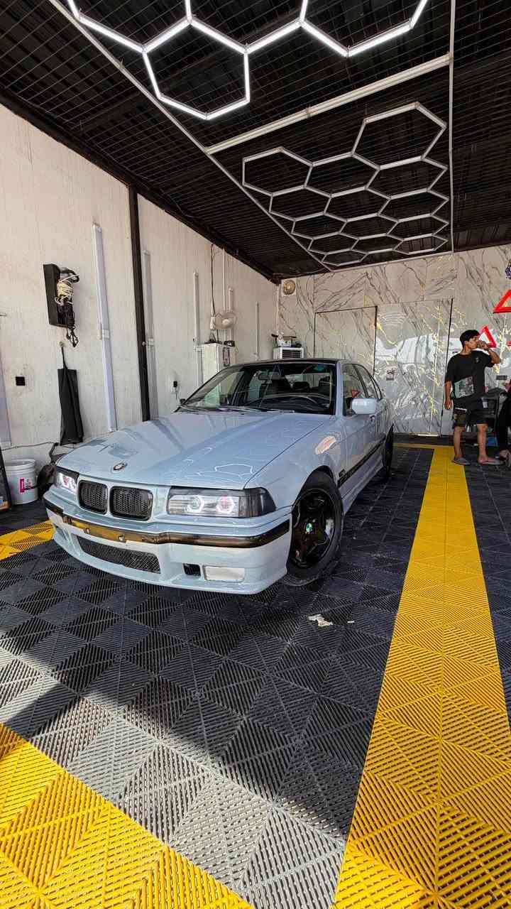 BMW E36 325 1991
محرك مسكر 25 تك فانوس شرط الكفاله 

گير عادي شلعه ومعدل فول شرط الاستعراض 

لون سموك مميز 

تبريد ثلج 

بگ لايت دخاني 

بجم كله زنون عدسات لد ناصي و عالي ٤ عدسات

لدات اماميه M4 شغالات + عين الشيطان 

درگة رياضي كاربون فايبر مميزة الوحيده 

صالنصه رياضي 

عليها إدامة منظومة البانزين+ فيتم جديد 

رقم بغداد دولي هزه ماساقطة 

السعر ٤٧ وبيها مجال الشراي يشلع عيوني 

*********** مكاني ديوانية
