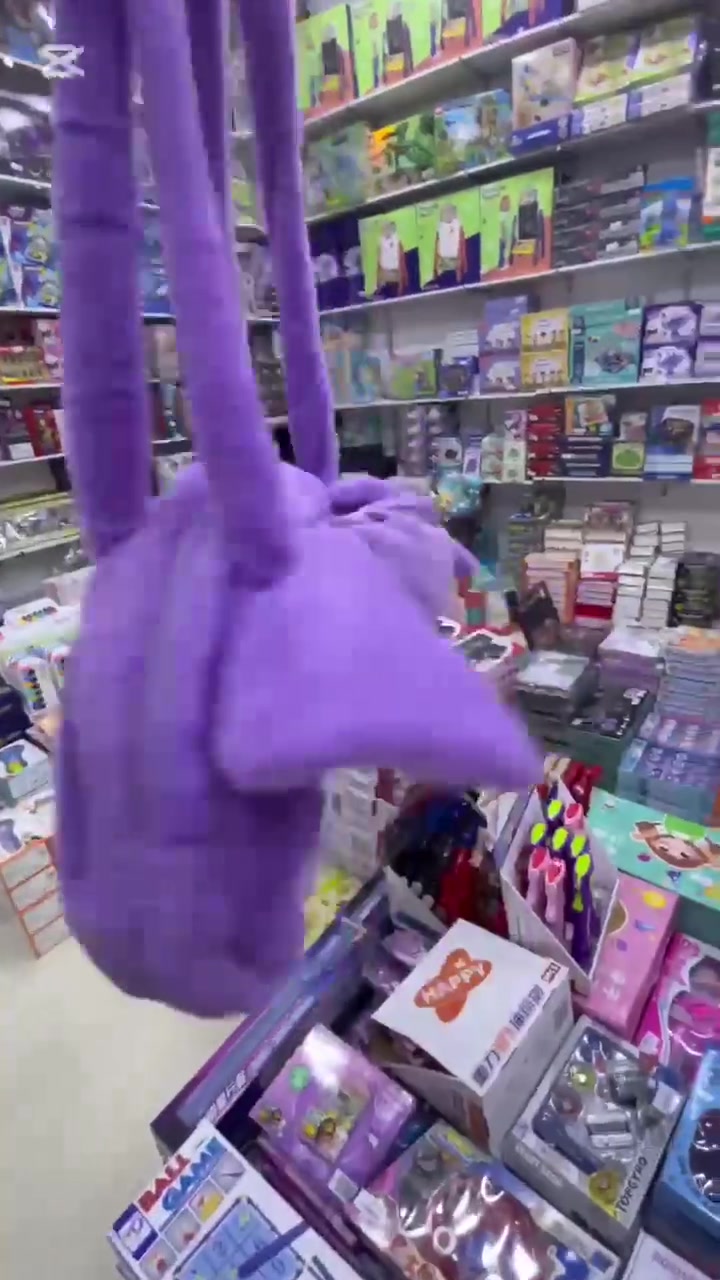 وصلت جنطة كرومي القماشية اللي كل البنات
يحلمون بيها 🪐🌈 

مو بس جنطة حلوة ... بداخلها مكياج أطفال يخلي

اللعب أكثر متعة وحماس🥰 

تصميم كرومي الكيوت 🧸 

جنطة قماش مميزة🎒

مكياج أطفال داخل الجنطة🌈 

هدية تخطف القلب من أول نظرة

لعبة تخلي البنية تعيش أجواء الأناقة والمرحبكل سعادة

متوفرة بالجملة والمفرد

التوصيل إلى جميع محافظات العراق🌏🚕 

الكمية محدودة والطلبات مستمرة....
السعر فقط 10 الف 
لا تفوتونها قبل ما تخلص🎉🔥
للحجز والاستفسار اتصل☎️ ع *********** 
او مراسل الصحة
