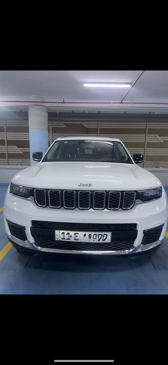 جيب گراند شيروكي فئة ( لمتد) موديل 2023 
ماشيه 13.000 km 
لون - ابيض ( استيراد شخصي ) 
حادث خفيف - جاملغ وجزء من البنيد 
استبدال قطع بلادية ( جاملغ - بنيد ) 
تبديل دشبول كامل 
السيارة تعرضت حالوب في بغداد جزء من القمارة 
وتم اصلاحها بنطام PDR 
السيارة بدون اي نواقص واستعمال كلش قليل 
المواصفات 

* دفع رباعي 4x4.
* قيادة ذاتية عند المنعطفات.
* رادار امامي مع مانع تصادم.
* تحذير الخروج عن المسار.
* مستشعر نوم السائق مع نظام التوقف الآلي.
* تحذير النقطة عمياء .
* نظام تحذير عند التقاطعات.
* نظام تحذير عند تجاوز السرعة المحددة.
* إنارة محيطية.
* تعديل وضعيات مقود السائق كهربائيا.
* نظام الصوت 9 سماعات Alpine.
* شاشه كبيرة 10.1 انج.
* نظام الخرائط (GPS).
* عرض خرائط الطريق على لوحة القيادة.
* لوحة القيادة بقياس 10 أنج.
* المصابيح الأمامية LED.
* كشافات الضباب LED.* دخول ذكي.
* بصمة على 5 ابواب للدخول الذكي.* تشغيل عن بعد.* الصندوق الخلفي كهربائي.* فتح الصندوق الخلفي مع حركة القدم.
* ذاكرة لحفظ وضعيات الجلوس للسائق 
* المقاعد الأمامية كهربائية.
* المقاعد الأمامية تدفئة.
* المقاعد الخلفية تدفئة.* السياره 7 راكب 
* انارة داخلية LED  
تبديل بنيد وجاملغ 
رقم بغداد مشروع وطني 
السعر 35.000$ 
للاستفسار ***********
