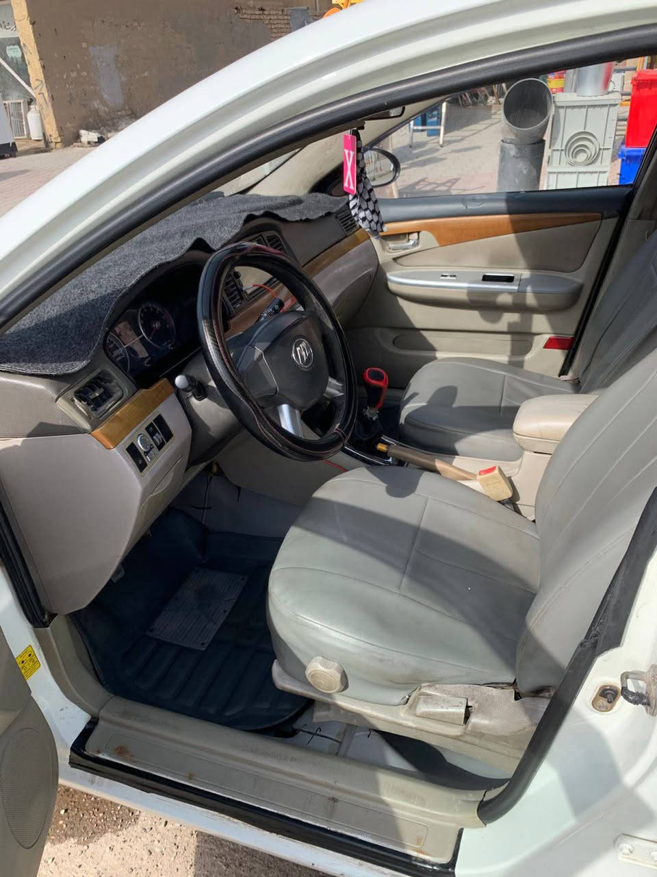 سلام عليكم سياره ليفان موديل ٢٠١١ كفاله عامه محرك وكير كورلا ***********
