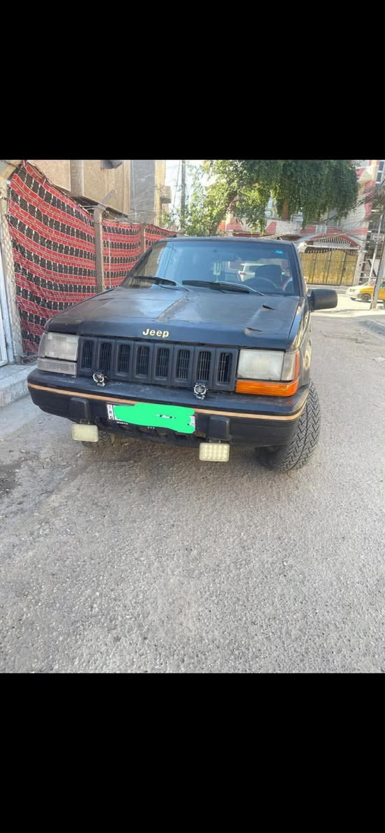 السلام عليكم سياره مراوس جاهزه كير محرك مفكفول مابيها ضربه سنويه جديده رقم انكليزي جديد عنواني بغداد ***********
