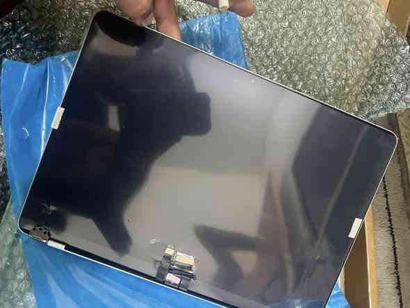 سلام عليكم  شاشة +بطارية
شاشة ماك بوك Air 13.

A2681

حجم الشاشة 13.3

بطارية نفس الموديل كذلك 

جديد اصلي 

القطعتين للبيع لاعلى سعر 

مع الضمان 

متوفر توصيل كافة المحافظات 

***********
