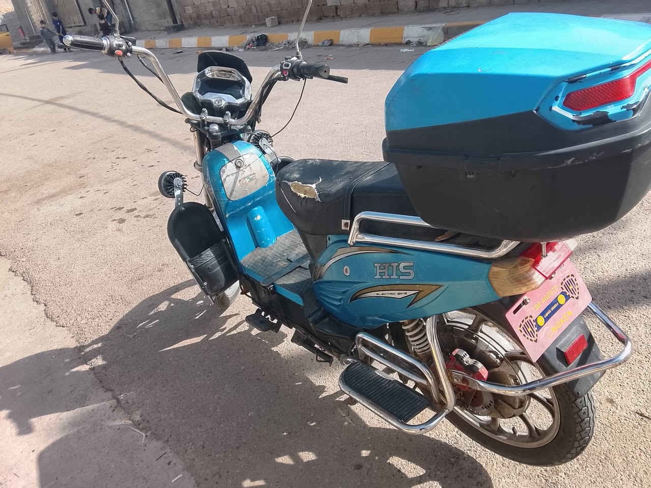 موطور شحن للبيع
نوع
هارلي
 ✅بطاريات عل فحص✅
⭕لايت عالي ناصي 
⭕ شاشه الكترونيه 
⭕نظام ®️ الرجوع الى الخلف
⭕ نظام 4 سرع 1234 
⭕ بريك امامي، خلفي 
⭕ اشاير يمين، يسار
⭕تشغيل عن بعد 
⭕ جهاز انذار سرقه
⭕ شاحنه الشركه الاصليه 
⭕ كلشي شغال كهربائيات 
الموطور نظيف مثل ما موضح بالصور 
(( السعر 250 )( بي مجال)رقمي مكاني شهداء
***********
