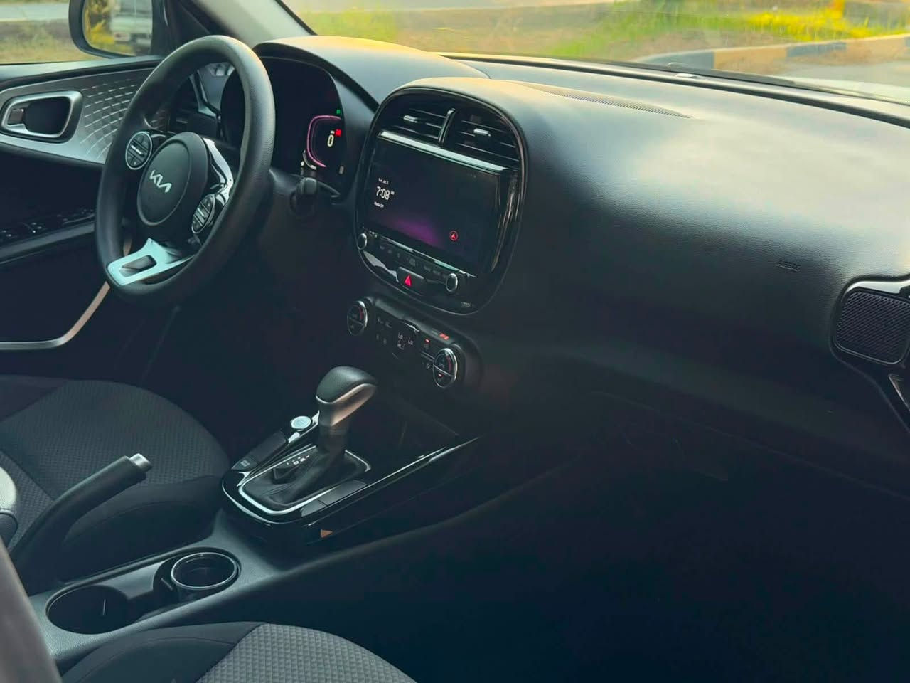 Kia Soul S 2024
دخول جديد بدون ايرباك بدون صبغ كلين السياره وحادثها موضح بالصوره فول مواصفات شاشه كبيره تحكم رادارات كشنات كهرباء 
مكان السياره بالحله شارع 60 
للاستفسار ***********
