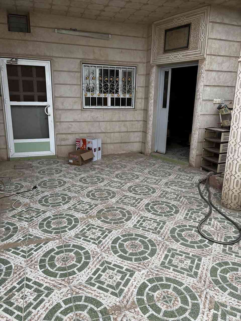 🏘🏘بيت للبيع ديالى خانقين / حي رمضان خلف المحكمة مقابل الحديقة طابو صرف 
مساحة 150 متر واجهة 7.5 والنزال 20 طابقين 
طابق الاول 
1 غرفة نوم واستقبال وصالة داخلية ومطبخ ومجمع صحيات داخلي وخارجي وكراج سيارة وحديقة صغيره 
طابق الثاني 
2 غرفة نوم وصالة ومخزن ومجمع صحيات 

السعر / 125 مليون بي مجال 

للأستفسار اكثر اتصال بالارقام فقط 
***********
***********
مكتب فريا موفق للعقار
