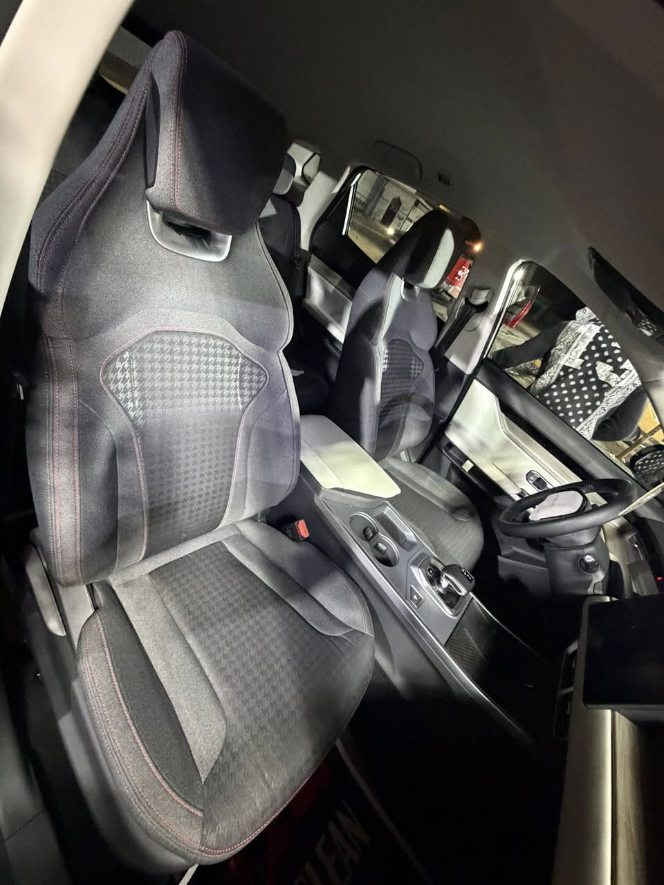 سلام عليكم
جيتور  نص موصفات مكفوله كفاله عام 
سياره جديد حالها حال زيرو ماشي الفين حال زيرو 
مكان سياره بغداد  ضمان على الكير المحرك ١٠ سنوات 
***********
