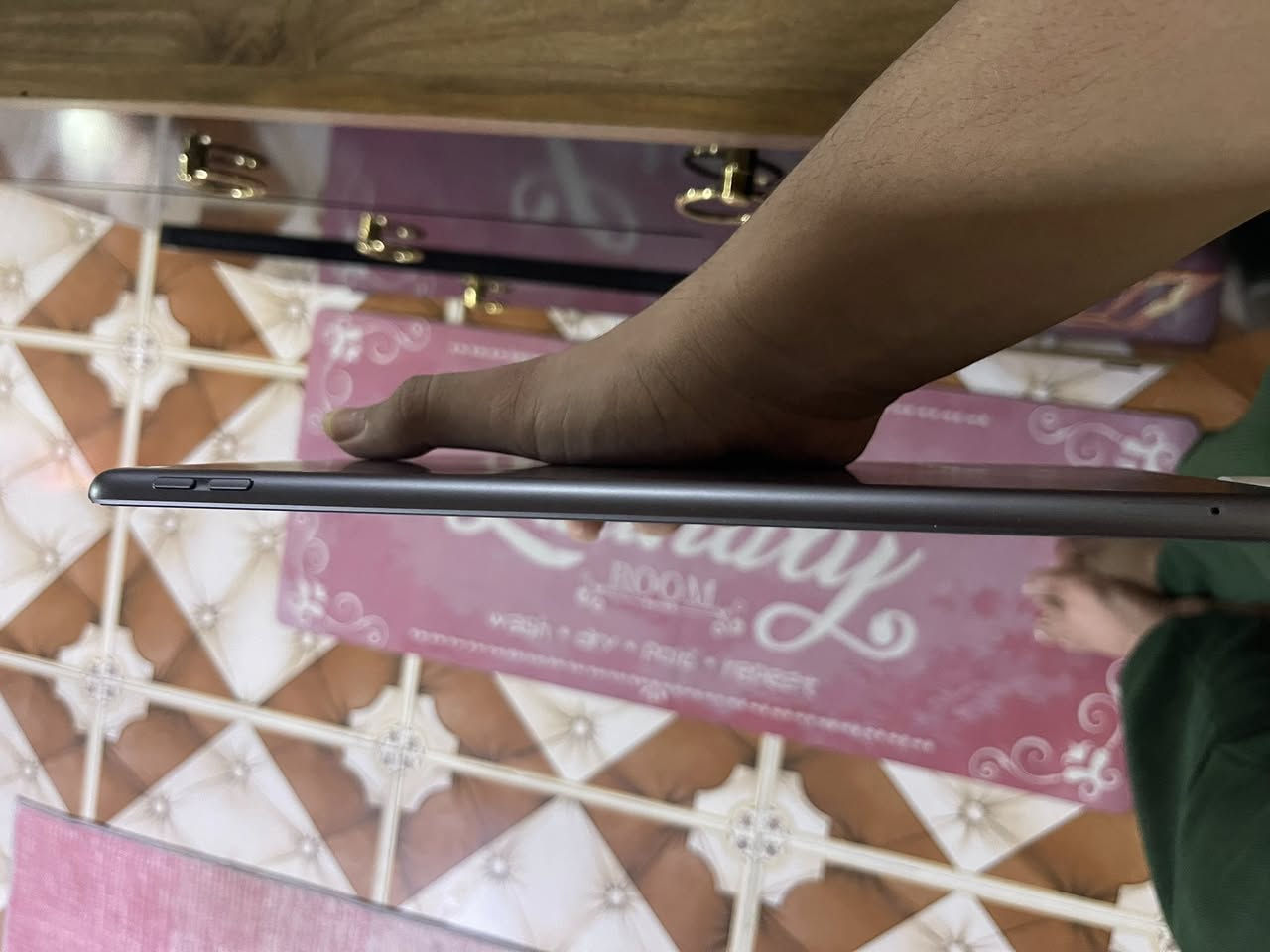 ايباد 9 للبيع سعره 250 مجال قليل للشراي 
ايباد نضافة 95/100 بطاريته فول العنوان  البصره القبلة حي المهندسين رقم الهاتف ***********
والجهاز يدعم السيم كارت  الشريحة من نوع الحديث
لجهاز ما ويا غراضه ملاحضه
