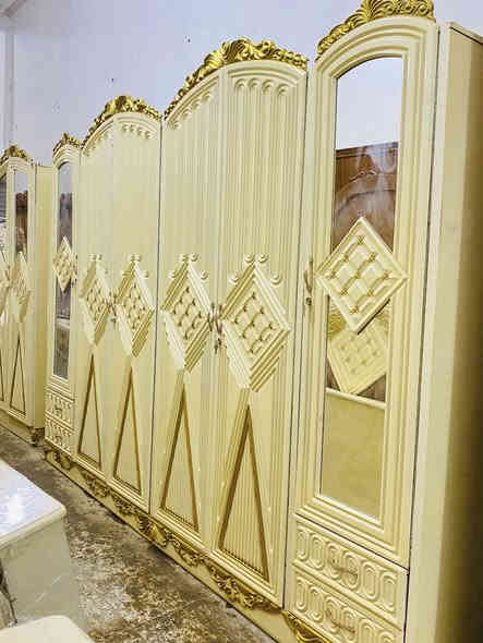 إلى زبائننا الكرام 
غرفة خشاب طابق عالي 6باب تتكون من 8قطع نضافة 90‎%‎100بسعر 800الف وبيها مجال عنوان بعقوبة الكاطون شارع ابو رباح قرب مرطبات السيد مزاد ضي القمر استفسار خاص او الرقم ***********
