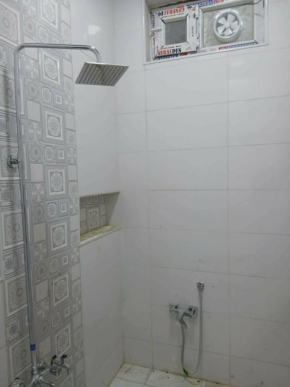 🏡 #للبيع #دار_سكني
📍 #الموقع: شارع 80 قرب مؤسسة العين#
✨ #المواصفات:
▫️ المساحة : 100م  
الواجهـــــــــة // 5م 
النــــــــــــــزال // 20م
▫️#طابــــــو #مـــــلك  #صـــرف 
..........
🔹 الطابق الأرضي:
_ غرفــــــــــه نـــــوم 
_ صالـــــــــة 
_ هــــــــــول 
_ مـــطـــبـــخ   
_ مجمــــــــــع صحـــــــــــيات   
🔹 *الطابق العلوي:
_ غرفه  نـــــوم كبيره
_ هــــــــــول 
_ مجـمــــــــع صحيات 
 ...................... 
📞 للاستفسار والمعاينة: 
الاتصال على الارقام :
***********☎️ واتساب
او مراجعة المكتب 
الحلة _ الكرامة الشارع المشجر مجاور اسواق المطار 1 
✅ نستقبل جميع عروضكم السكنية 🏠 والتجارية 🏡 بكافة مناطق الحلة 
……………………………
