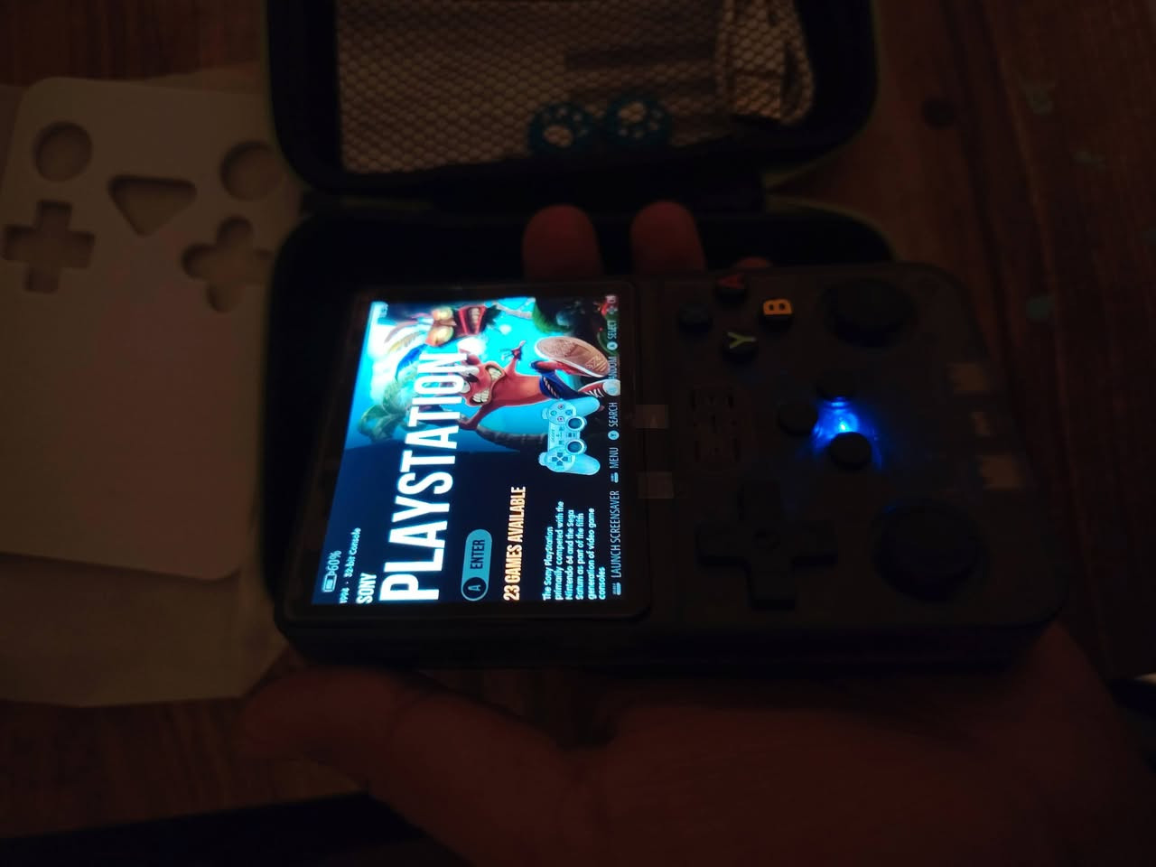 السلام عليكم
اتاري بهذا الشكلr36s
يشغل العاب بلي ١ وبلي٢ وكل الالعاب الكلاسيكية 
جديد غير مستخدم 
يحتوي على ١٥ الف لعبة 
اللون اسود مع جنطة هدية 
السعر ٤٠ الف 
العنوان شهداء البياع 
للاستفسار ***********
