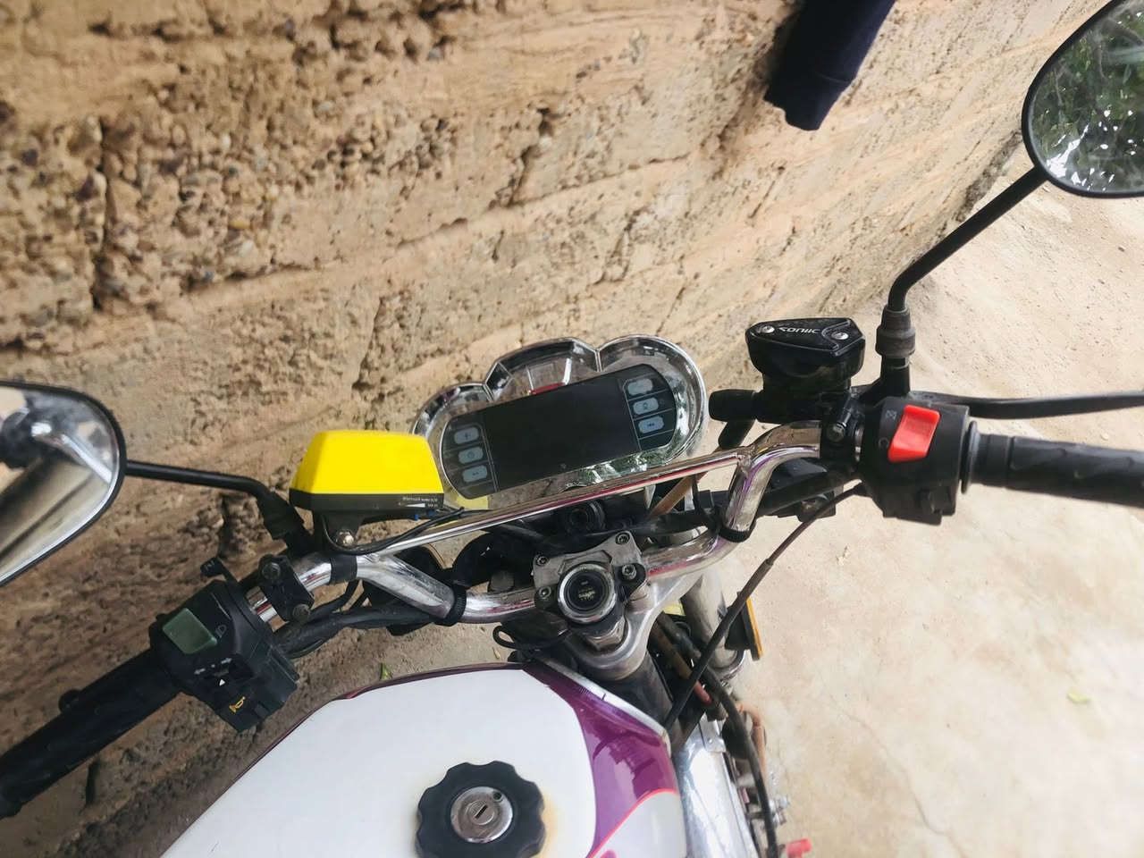 السلام عليكم.                                                                دراجة للبيع الموديل 2024 الدراجة جديدة مال جني 
ابو الختم والمحرك 200 C  والتشغيل بصمة وسويج والدشبول شاشا اللكتروني
واوراق كاملة 
والسعر 600 وبي مجال قليل 
العنوان صلاح الدين الضلوعية 
باقي التفاصيل عل رقم             
 ‭0780 641 3886‬

شباب مكلف بالنشر
