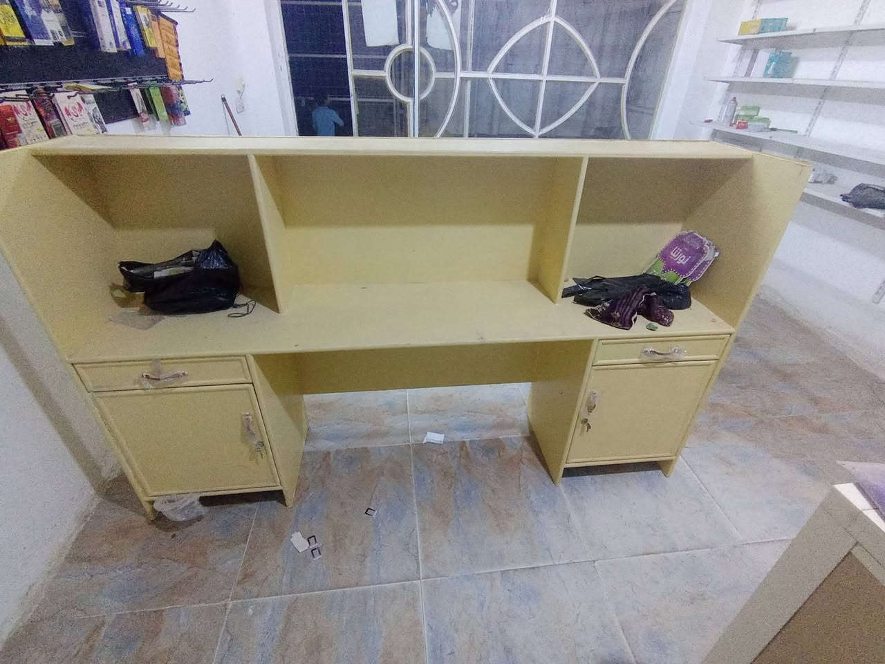غراض مستعمل نضيف لبيع جام خانه وميز احطاطه وخشب ثكيل الاستفسار مراسله او الاتصال على   رقم***********
