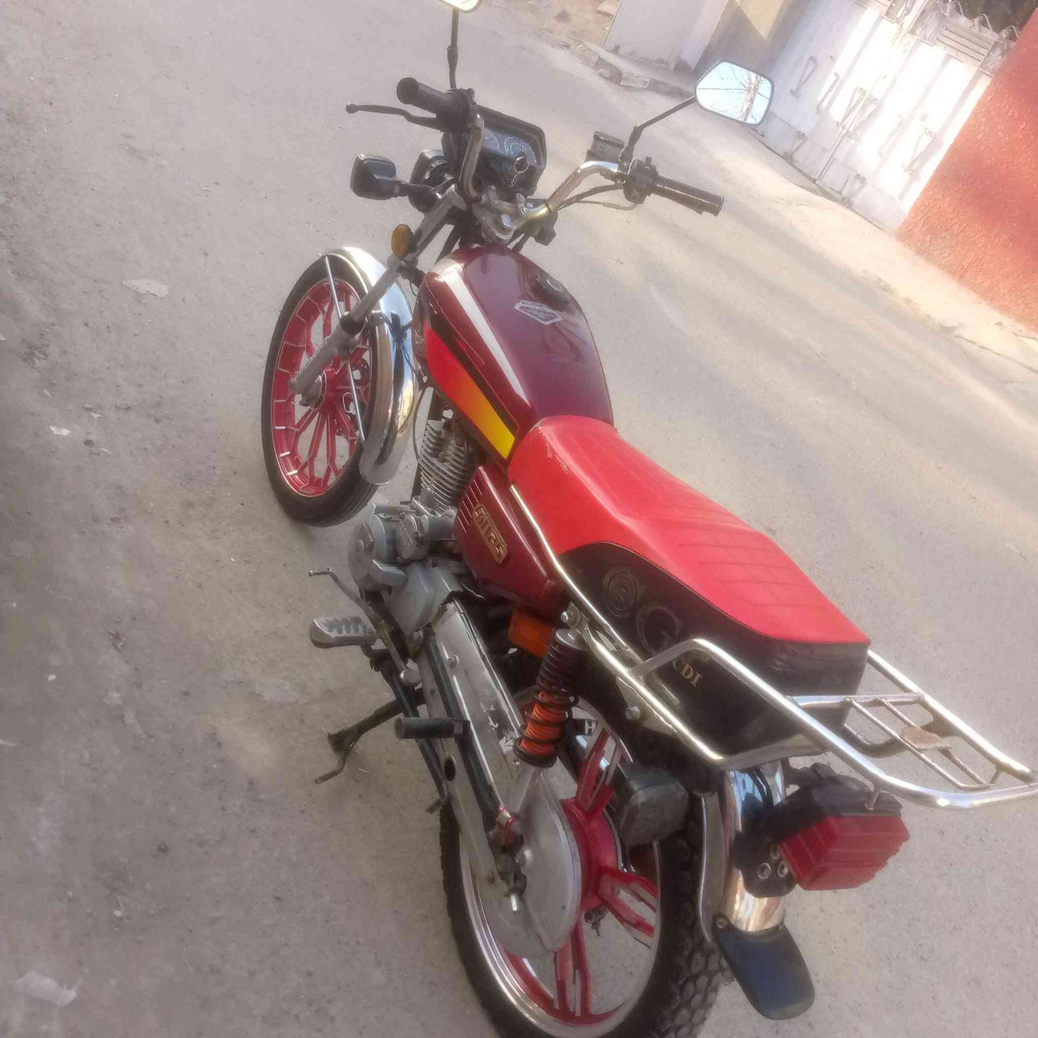 سيفان موديل 23 
مكينة نظيفة ومريحة خير من الله 
كهربائيات كلها شغاله نكره سلف 
بغداد الحسينيه ***********
425
