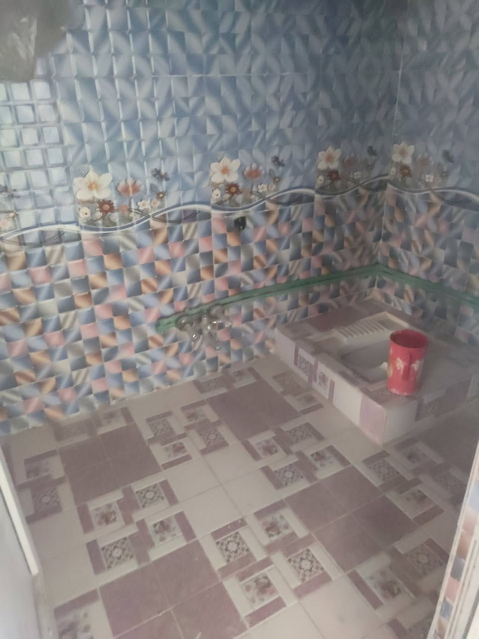 سلام عليكم بيت قصد مبادره بحي وفاء مساحه 100 طابقين يحتوي عل 3 غرف نوم طبخ صاله ستقبال شارع 15 مفتوح عل شارع 20 مال بنزيل خانه مقدمه 55 ول بقاقي مصرف قصد 100 تصال او وتساب ***********
