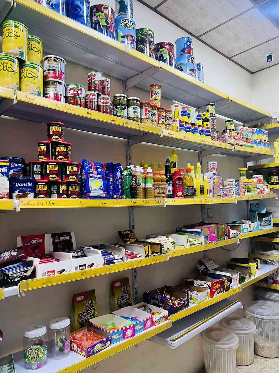 السلام عليكم
اسواق للبيع
منطقة باب جديد شارع الگلاوات قرب صيدلية الغانم محتويات المحل
1_عارضات عدد 3
2- برادات عدد 2
3-كامرات عدد 4 بالاضافة الى شاشة 
بالاضافة الى محتويات المحل كاملة

 سبب البيع احنا شركاء 2 لكن موظفين وماجاي نكدر نرتب  بين الوظيفة والمحل
 للامانة المحل ماشي ورزقو بي  والموقع ممتاز 
والسعر ع الارقام الاتية 
*********** بي واتساب
*********** بي واتساب
