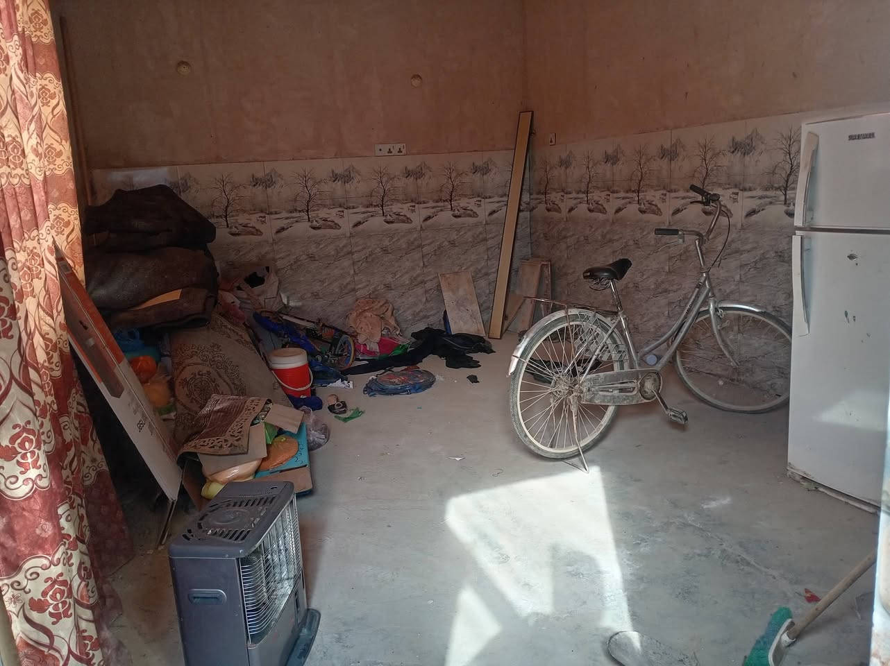 متوفر بيت بلدية حي العسكري قطاع ١٧مربع ٨×١٢ مابيها معاملة بس بي اوراق كاملة
السعر ٢٤
استقبال مطبخ غرفة صالة غرف نوم عدد /٢
للتواصل مكتب الفرقان ***********
