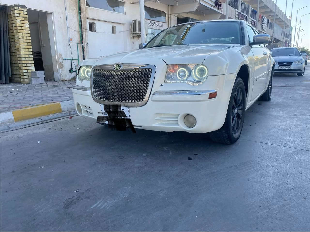 سلام عليكم
أوباما 2010
هيمي V8 فول للأخير 
فتحه حزن ميمور جلد 
معروف مواصفات الهيمي 
مكينه كير كفاله 
سياره جديده جدا 
كصه جنطه 
متومه شمالي طبق الأصل 
مكان واسط 
سعر 40بيه مجال 
هـ***********
