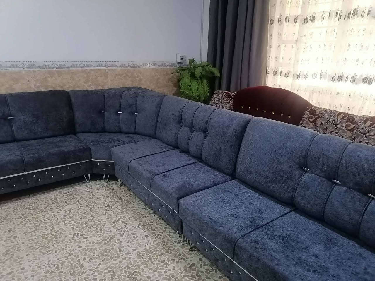 ديوان ١٣ متر خشب عراقي ثقيل دوشمة جديدة شرط القماش والخشب والاسفنج السعر ٦٢٥ الف للإستفسار الاتصال على الرقم *********** و*********** موصل الحدباء
