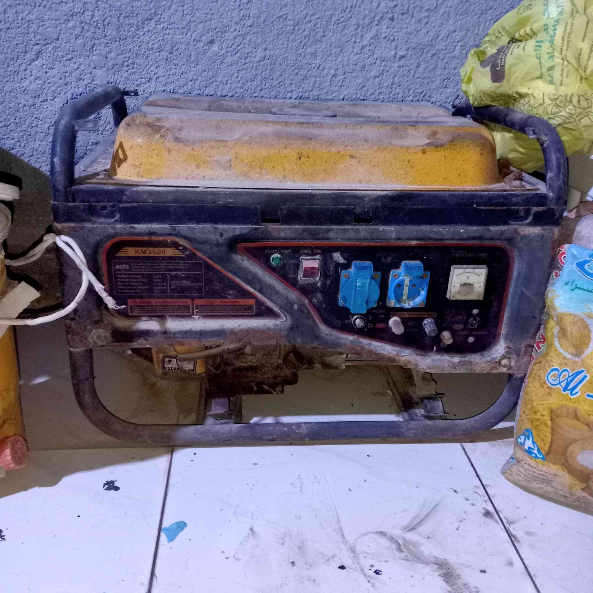 /بيبان دفتري حديد تكنه العدد 3
2/ ونج تصعيد مواد كهرباءي
3/شباك pps قياس110/145
4/مولده للاستفسار واتساب 
*********** @لل
