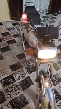 دراجه البيع بدون ما مفتوحه سعر 800وبيه مجال رقم الهاتف 07841953766