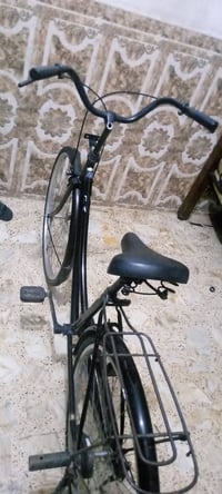 بسكل لبيع نضيف نضافه ٨٠//١٠٠.  بسكل مثل ما مضح بل صوره بسكل اي عيب ما ...