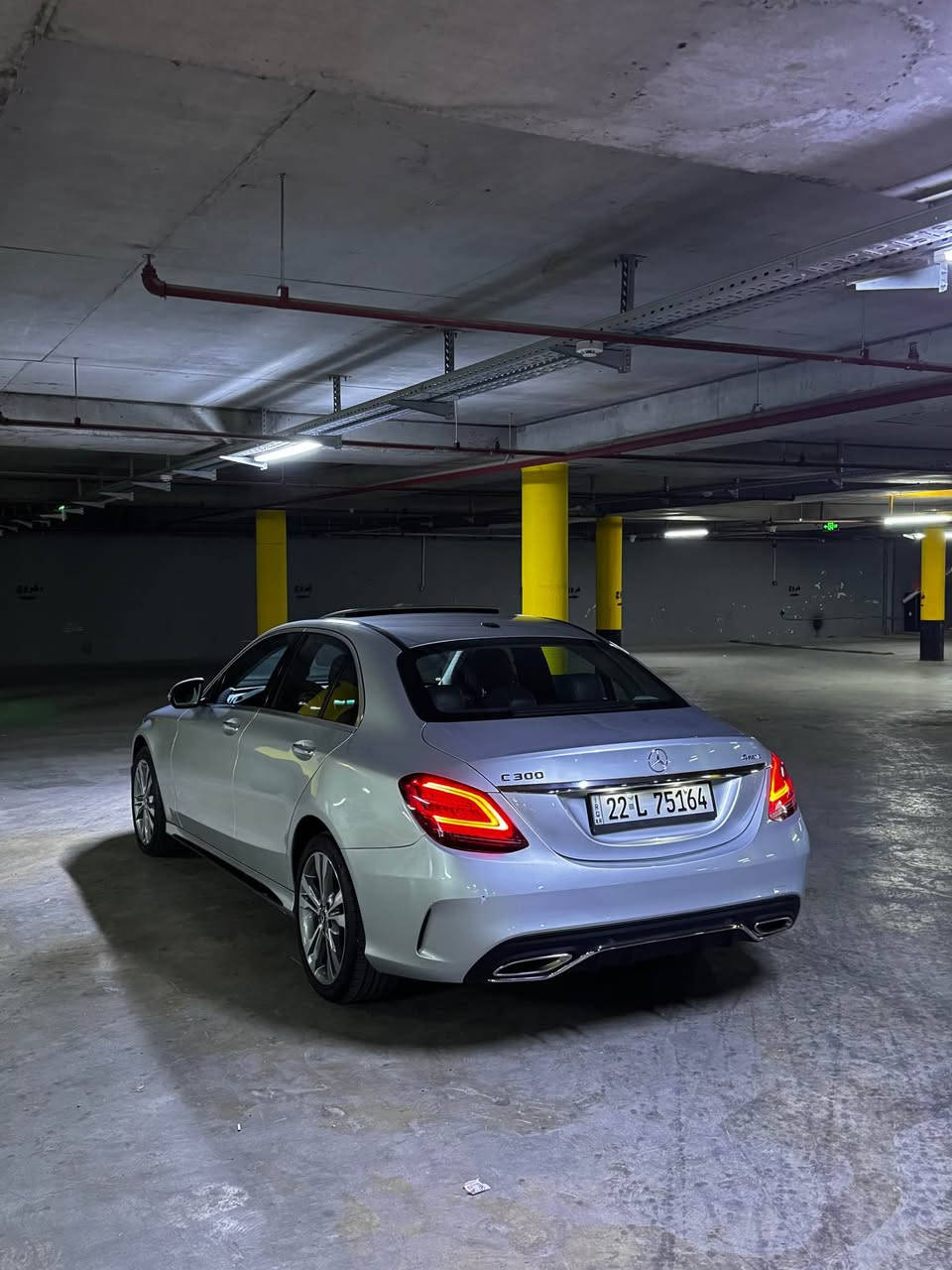 Mercedes-Benz C300 4MATIC | 2020

* محرك 2.0 Turbo
* الممشى: 58,000 كم
* نظام الدفع 4MATIC
* فتحة سقف (Sunroof)
* نظام صوت Burmester
* إضاءة داخلية متعددة الألوان (Ambient Lighting)
* تدفئة للمقاعد

ملاحظات:

* صبغ جاملغ أمامي وخلفي.
* بدون أرباك.

السعر المطلوب: 245 ورقة، ويوجد مجال للتفاوض.

للاستفسار: ***********
التواصل عبر واتساب فقط أربيل, العراق
