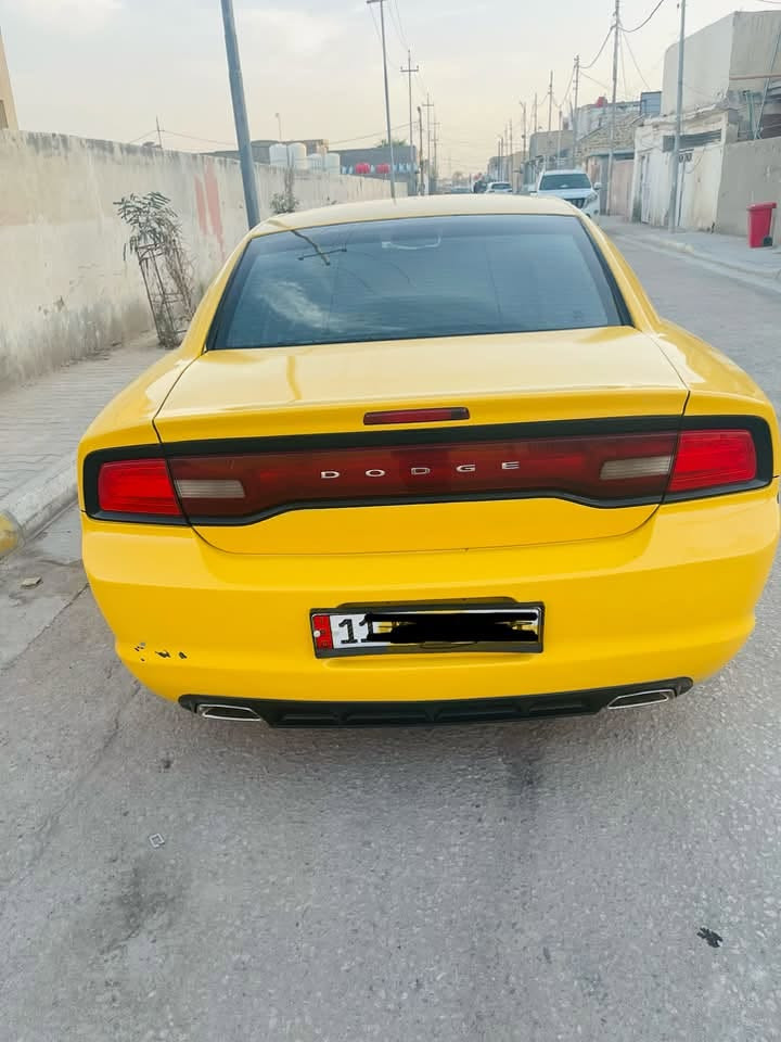 السلام عليكم جارجر للبيع موديل ٢٠١٤ وارد امريكي بدون حادث بيه طخه زغيره الجاملغ الخلفي يم قبق البانزين الباقي كفاله محرك جديد منظومه تبريد جديده حداديه اكسل كله جديد فقط الگير بي عته رقم بغداد الدولي بأسمي السعر 167$ رقم الهاتف ***********//***********
