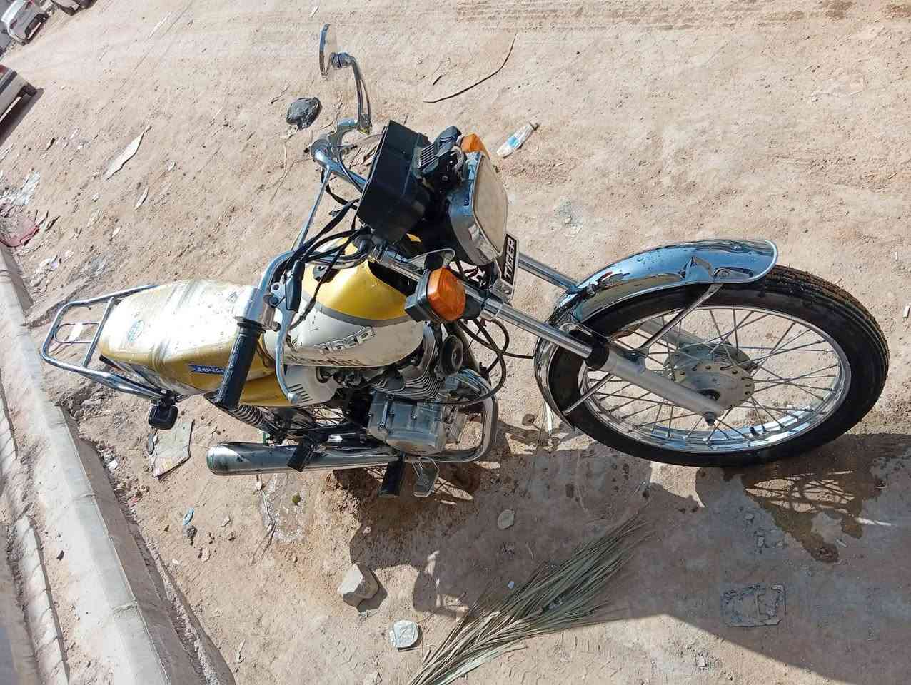 اربعه كير مديل 2021
محرك مكفول ما مفتوح ونضيف 
تايرات جدد 
زنجيل جديد ضفيره جديده 
كهربائيات كله شغاله 
دراجه حلوه ونضيفه وما عايزه شي 
شاصي مديل 2014
دراجه اوراق اصولي 
سعر 750بيه مجال للشراي 
واتساب 
***********
