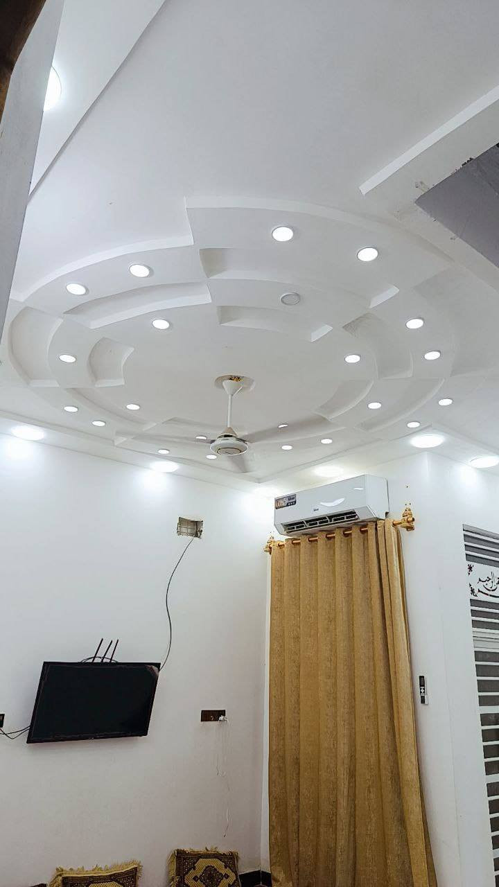 سلام عليكم يتوفر لدى مكتب عقارات الماجدي بيت للبيع المساحه 200م العنوان دور النفط حي الحريه البيت رقم وليسه طابو معامله وصولياته مكفوله  الاستفسار *********** ابو ريحانه
