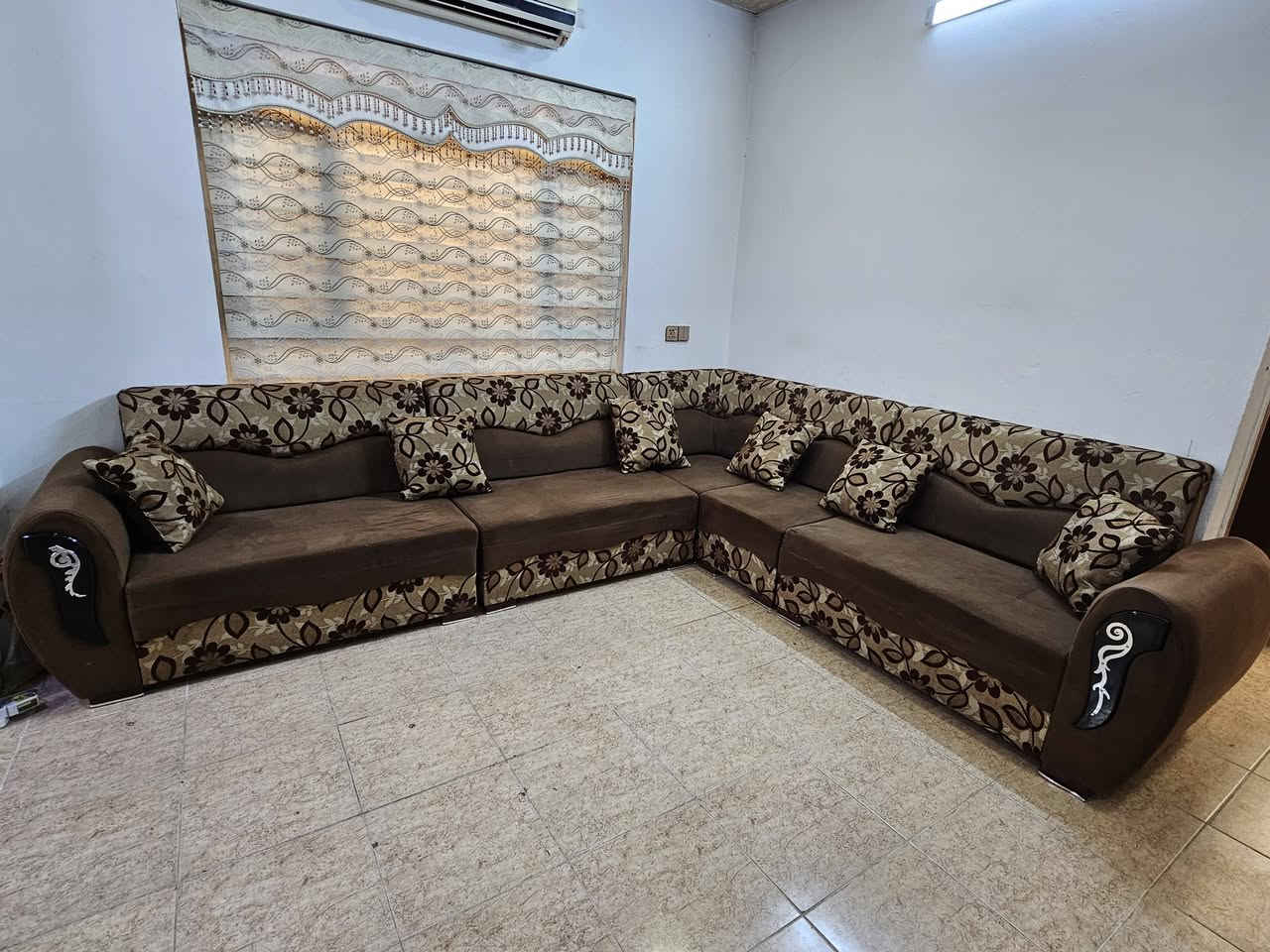 ديوان للبيع
قيمو السعر انتو


**إذا كنت صاحب هذا الإعلان وتريد حذفه لأي سبب، رجاءا أرسل رسالة إلى الدعم الفني**