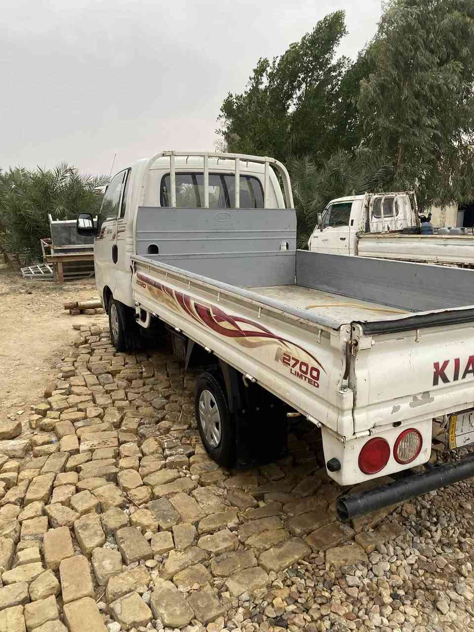 السلام عليكم للبيع كيا بنكو موديل 16 رقم ديالى السياره خير من الله مكينة وكير  وشاصي واكسل مكفول تخم تاير جديد صدر امامي جديد مكاني ديالى للااستفسار 
***********
