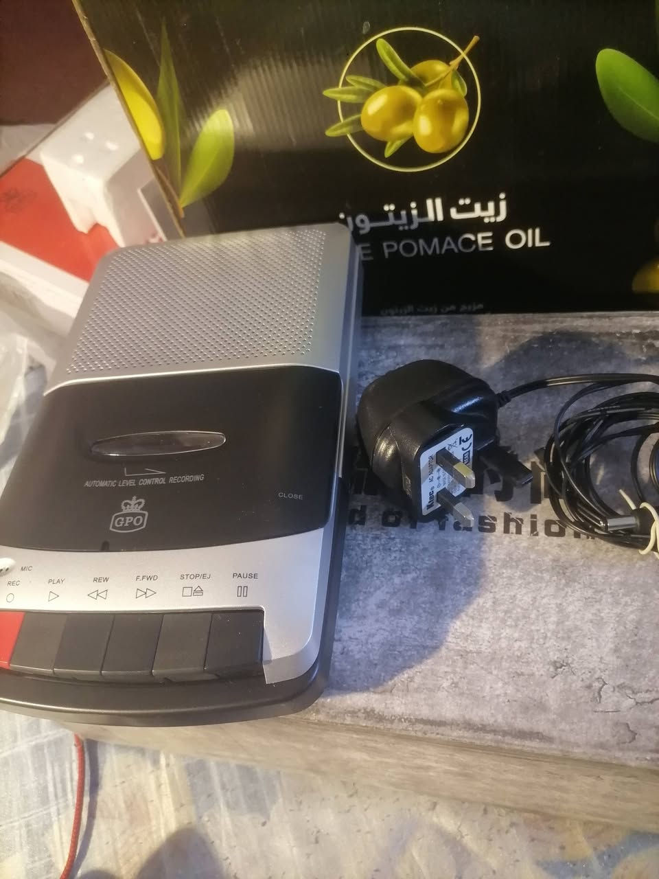 يعد هذا المنتج جهاز تسجيل وتشغيل كاسيت محمول من العلامة التجارية GPO، طراز 162B.يتميز الجهاز بميكروفون وسماعة مدمجين، بالإضافة إلى مقبس لسماعات الرأس.يعمل الجهاز إما عن طريق التيار الكهربائي أو باستخدام 4 بطاريات من النوع C.يحتوي على مقبض حمل لسهولة التنقل وزر تسجيل بلمسة


**إذا كنت صاحب هذا الإعلان وتريد حذفه لأي سبب، رجاءا أرسل رسالة إلى الدعم الفني**