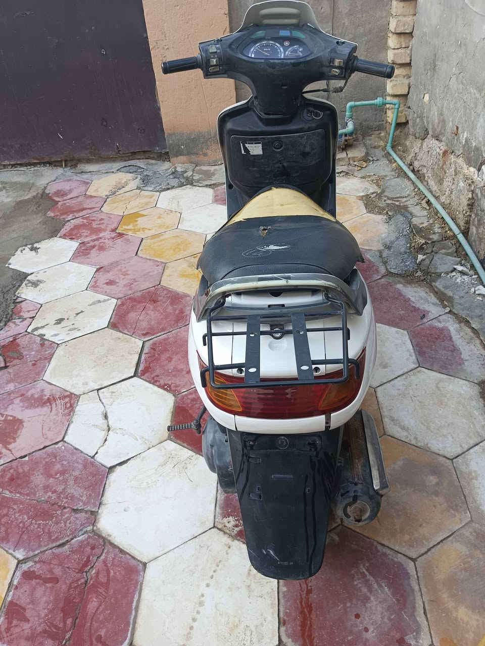 دراجه حاويه استخدام قليل جاهزة من كلشي مكينه على الفحص تايرات جديد كهربائيات كله شغاله مكاني ديوانيه مركز السعر 500وبيه مجال الاتصال ***********
