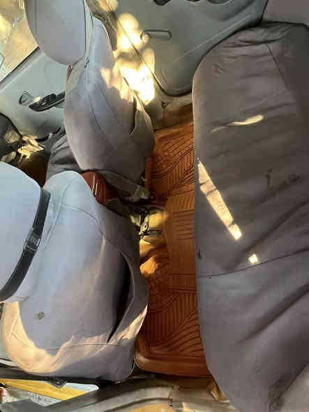 سلام عليكم سايبه للبيع2010 سياره خير من الله رقم جديد هزه جديده تخم تاير جديد صدر جديد  تبريدشغال اشاير بل مري سنترلك شغال مصفره هيأه وغرامات مناقصه برغي واحد بل عافيه عل ياخذه مكان سياره بغداد جسر سابع سعر30وبيه مجال (***********)
