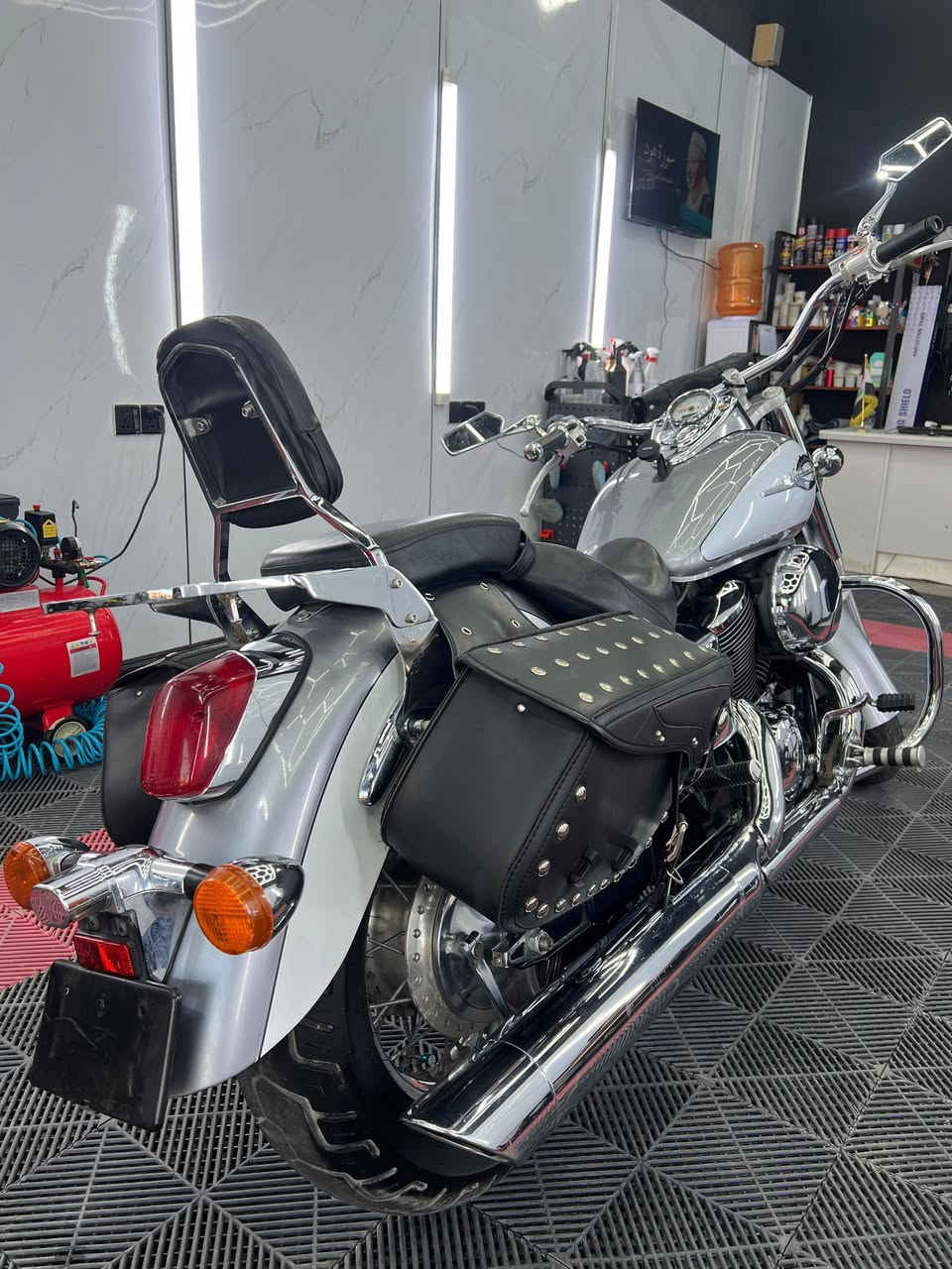 سلام عليكم هوندا شادو 400cc 
دراجه مكفولة كفاله عامه 
مكينه جديده 
ولكهربائيات ولكاله 
لادوانز لا كلشي
نيكل جديد
دراجه دخول جديد
استفسار ***********
