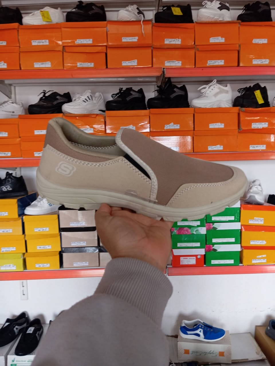 محلات الغازي | قسم الأحذية
توفرت تشكيلة سكجرات ولادي ورجالي
✔️ تصاميم عصرية
✔️ مريحة بالاستخدام اليومي
✔️ قياسات متعددة
جودة ممتازة ✨
أسعار مناسبة للجميع 💰
📍 زورونا بمحلات الغازي وخلي خطوتك ثابتة وأنيقة

الموقع:شميط -الشارع العام-مقابل اسواق باسم العيدان 
للاستفسار: ***********
***********
