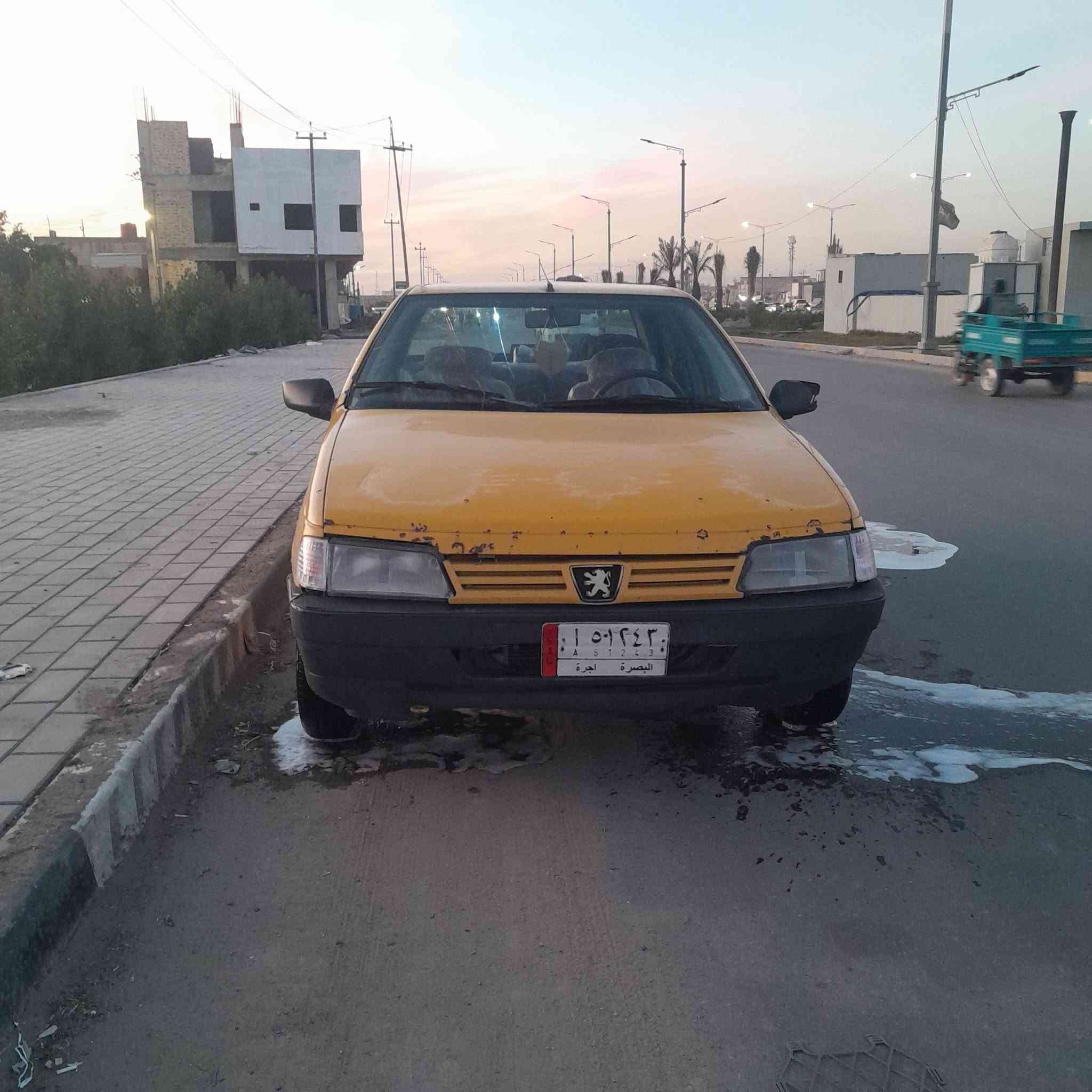 السلام عليكم  سيارة بيجو روى موديل ٩ محوي مكينه و كير ياباني   تبريد ناقصه غاز راعيها موجود بالبشره رقمها بصره سعرها 22وبيها مجال  مكان بصره أبوالخصيب حمدان رقم الهاتف ***********
