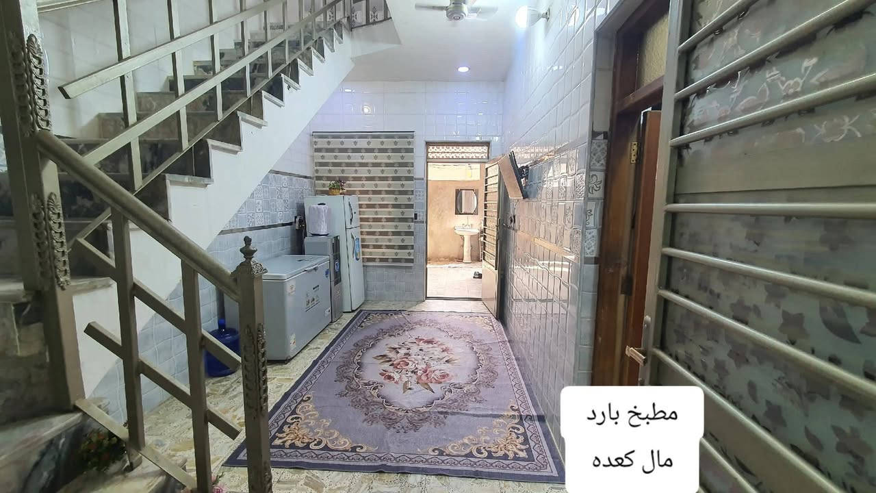 السلام عليكم ورحمة الله وبركاتو نصف قطعة أمامية للبيع طابقين بناء حديث 2023 طابق الأول يحتوي على طارمة وصحيات خارجية واستقبال معزولة ومطبخ بارد وغرفه نوم ومطبخ حار والطابق الثاني يحتوي على ثلاثه غرف نوم كاملة وحمام سويت وحمام عادي العنوان الشعلة قطاع السابع مقابيل مدرسة البحرين السعر خاص / رقم الهاتف ***********
