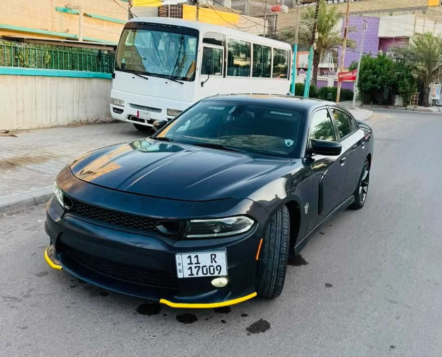 سلام عليكم للبيع
جارجر 2016 بلاك توب فول مواصفات ماشية 115 الف 
محرك 6  3600 
حادثها بابتين مبدلة نفس اللون و بيها جاملغ خلفي بارد بدون دواخل بدون ايرباك 
السيارة بدون صبغ 
مكان السيارة كرادة 
السعر 165
***********

