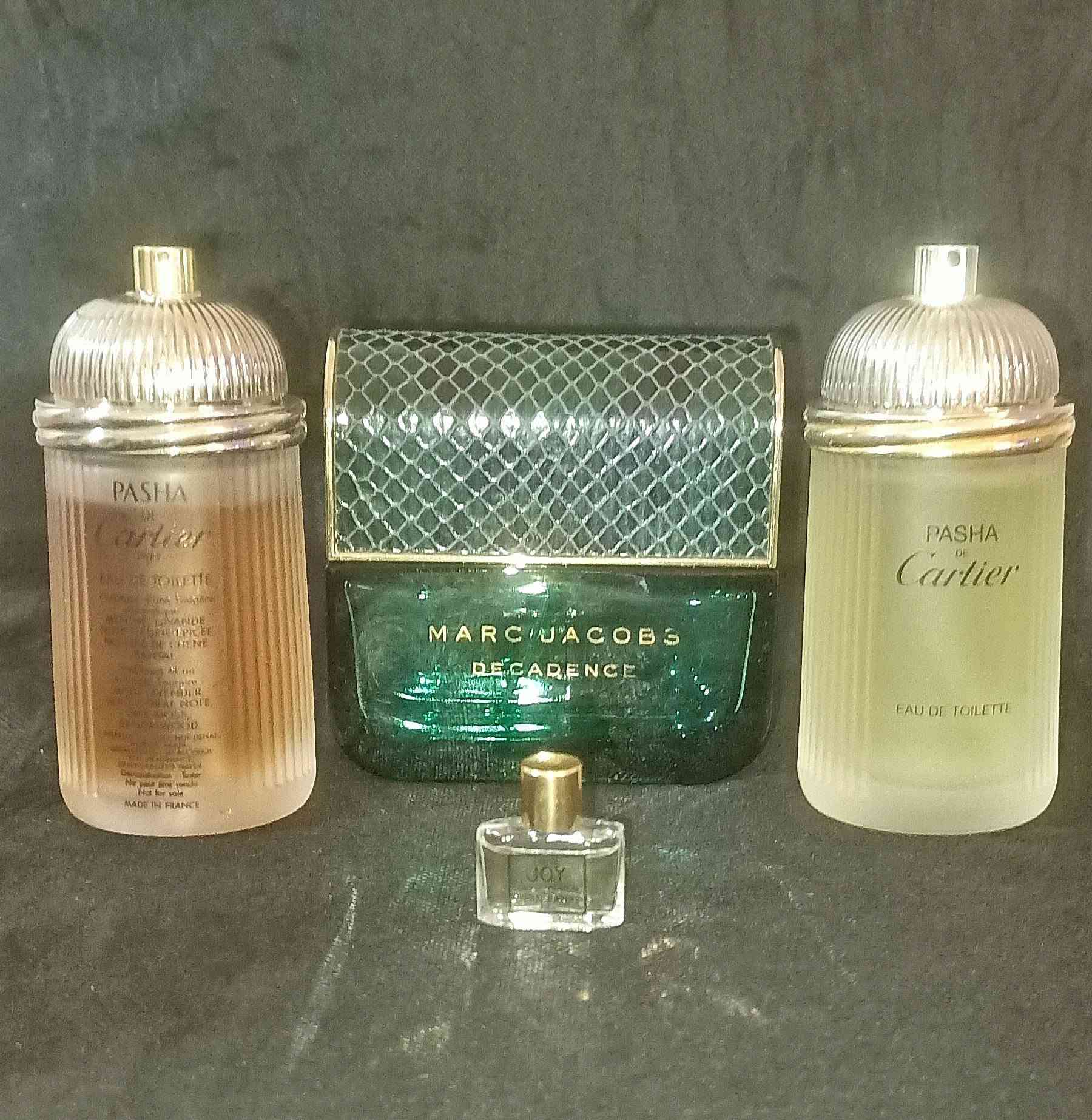 مجموعه فريده من العطور الفرنسيه 👑 
بعضها يحتوي علي نسب من العطر والآخر قابل للتعبئه


**إذا كنت صاحب هذا الإعلان وتريد حذفه لأي سبب، رجاءا أرسل رسالة إلى الدعم الفني**