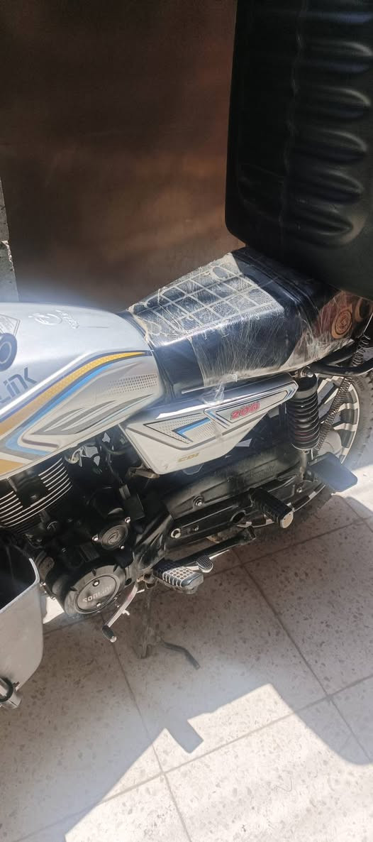 دراجه سونك مكينه 200 cc
دراجه برغي ما مفتوح بيهه
سلف وهندر وبصمه
كهربايات كله شغال
من كيلو متر من اشاير
سعرهه ب650 أو بيهه مجال بسيط
أي استفسار رقم   ***********
