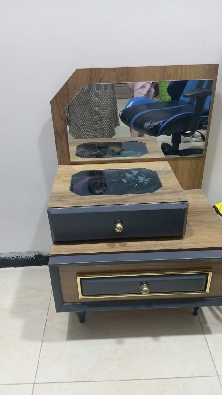 غرفه 8قطع  تركي  نضيفه  اخت الجديده  السعر 450


**إذا كنت صاحب هذا الإعلان وتريد حذفه لأي سبب، رجاءا أرسل رسالة إلى الدعم الفني**